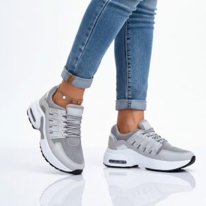 حذاء رياضي (Sneaker)